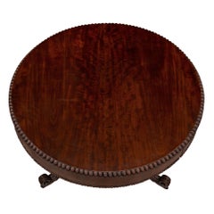 Mesa central inglesa de caoba flameada del siglo XIX Regency St.