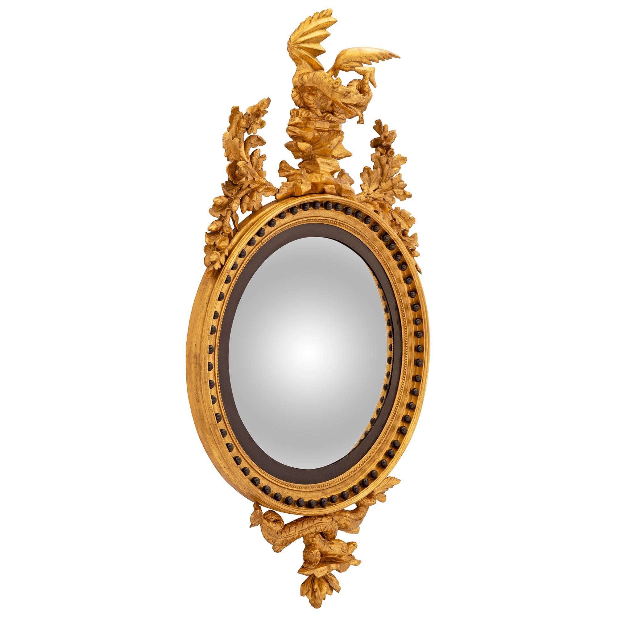 Un étonnant et extrêmement décoratif miroir convexe en bois doré et patiné de style Regency du 19e siècle anglais, étiqueté Thomas Fentham and Co. vers 1830. Le miroir convexe circulaire d'origine est encadré dans une élégante bande patinée et un