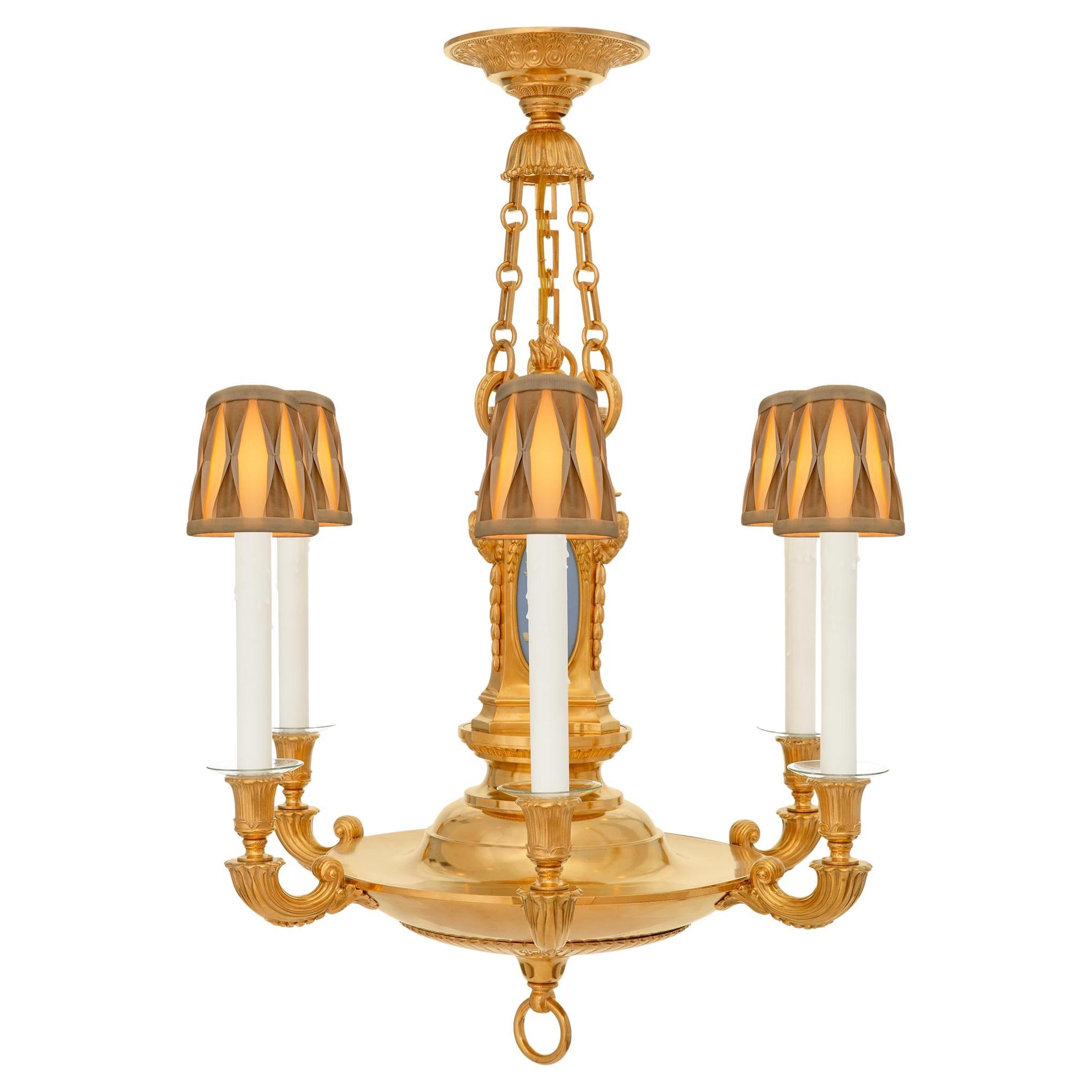 Lampadario inglese del XIX secolo Regency st. Ormolu e porcellana Wedgwood in vendita