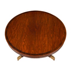 Mesa de centro inglesa del siglo XIX estilo Regencia de caoba, kingwood y ormolu