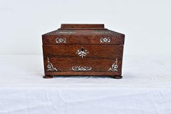 Boite à thé anglaise du 19ème siècle en bois de rose et nacre