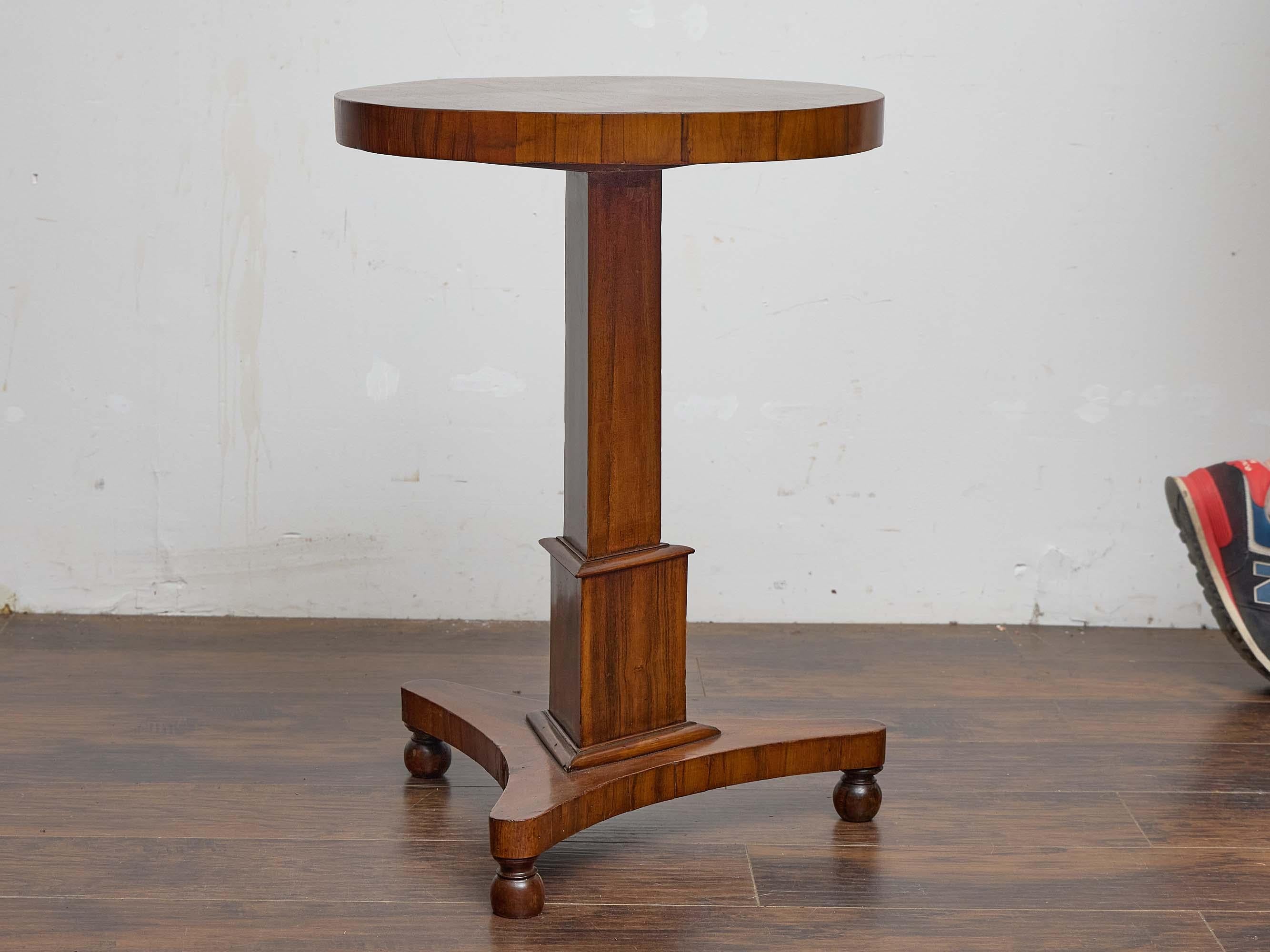 English 19th Century Rosewood Pedestal Table with Triangular Base In Good Condition For Sale In Atlanta, GA
