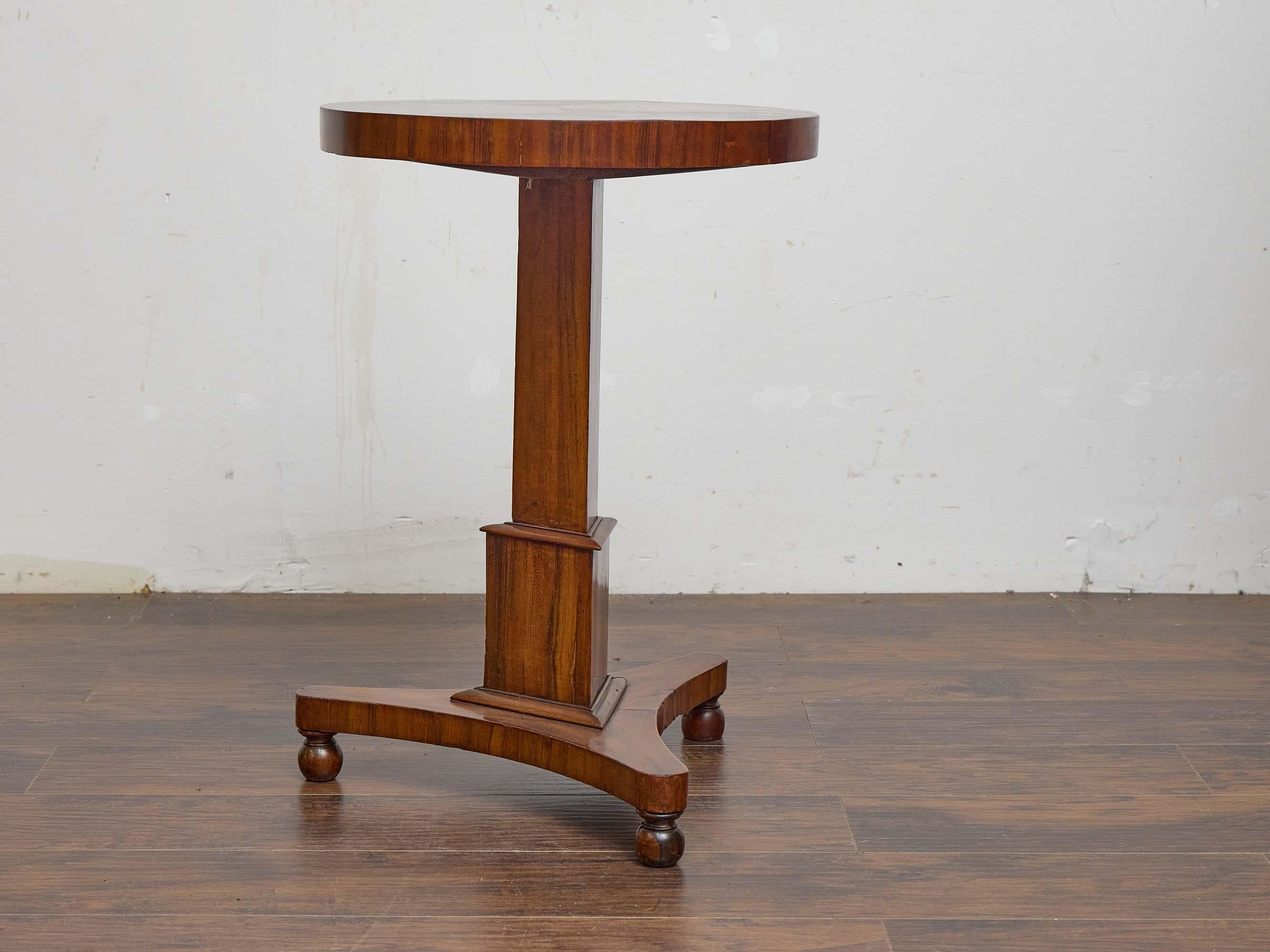 English 19th Century Rosewood Pedestal Table with Triangular Base For Sale 2