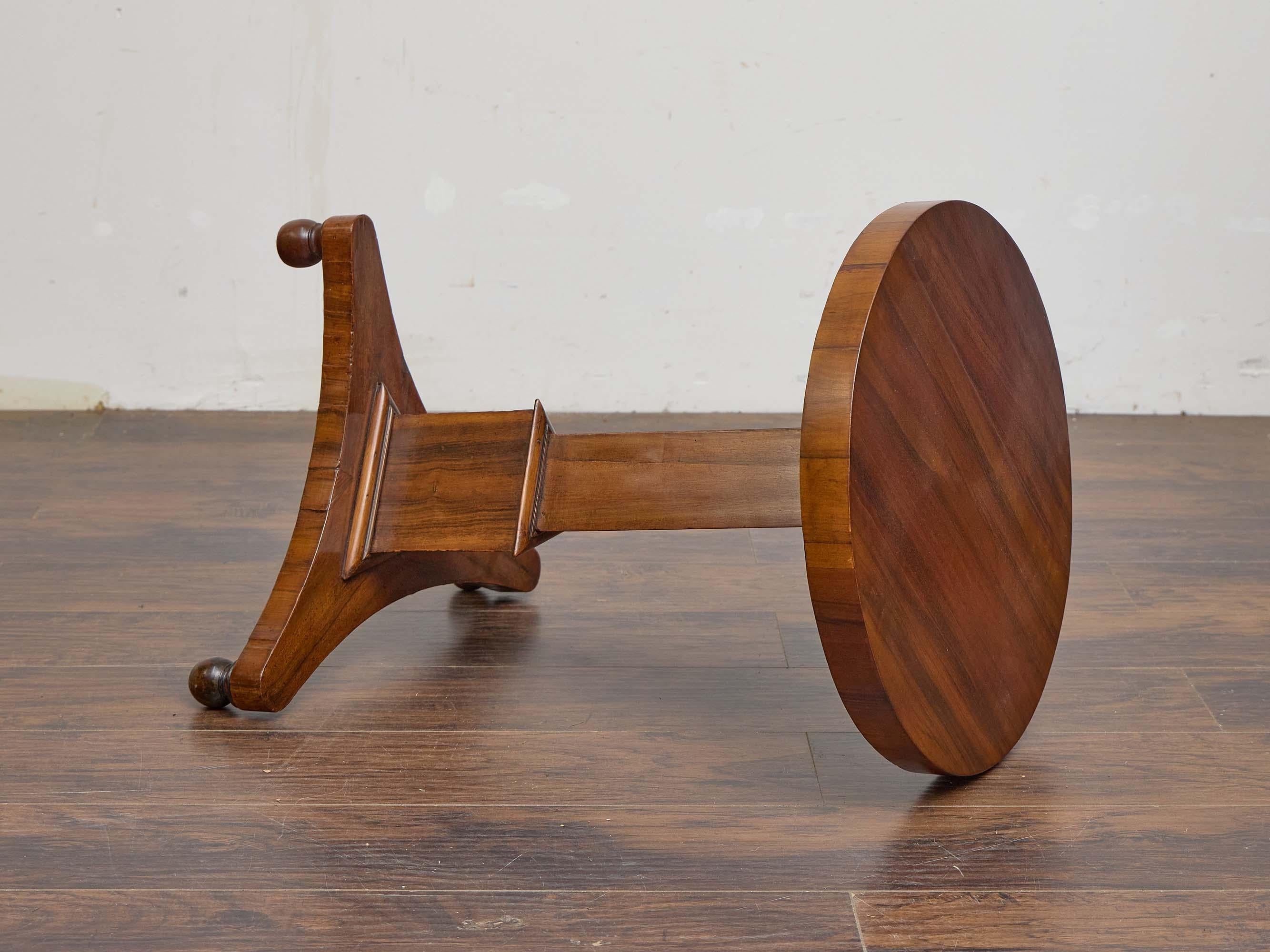 English 19th Century Rosewood Pedestal Table with Triangular Base For Sale 4