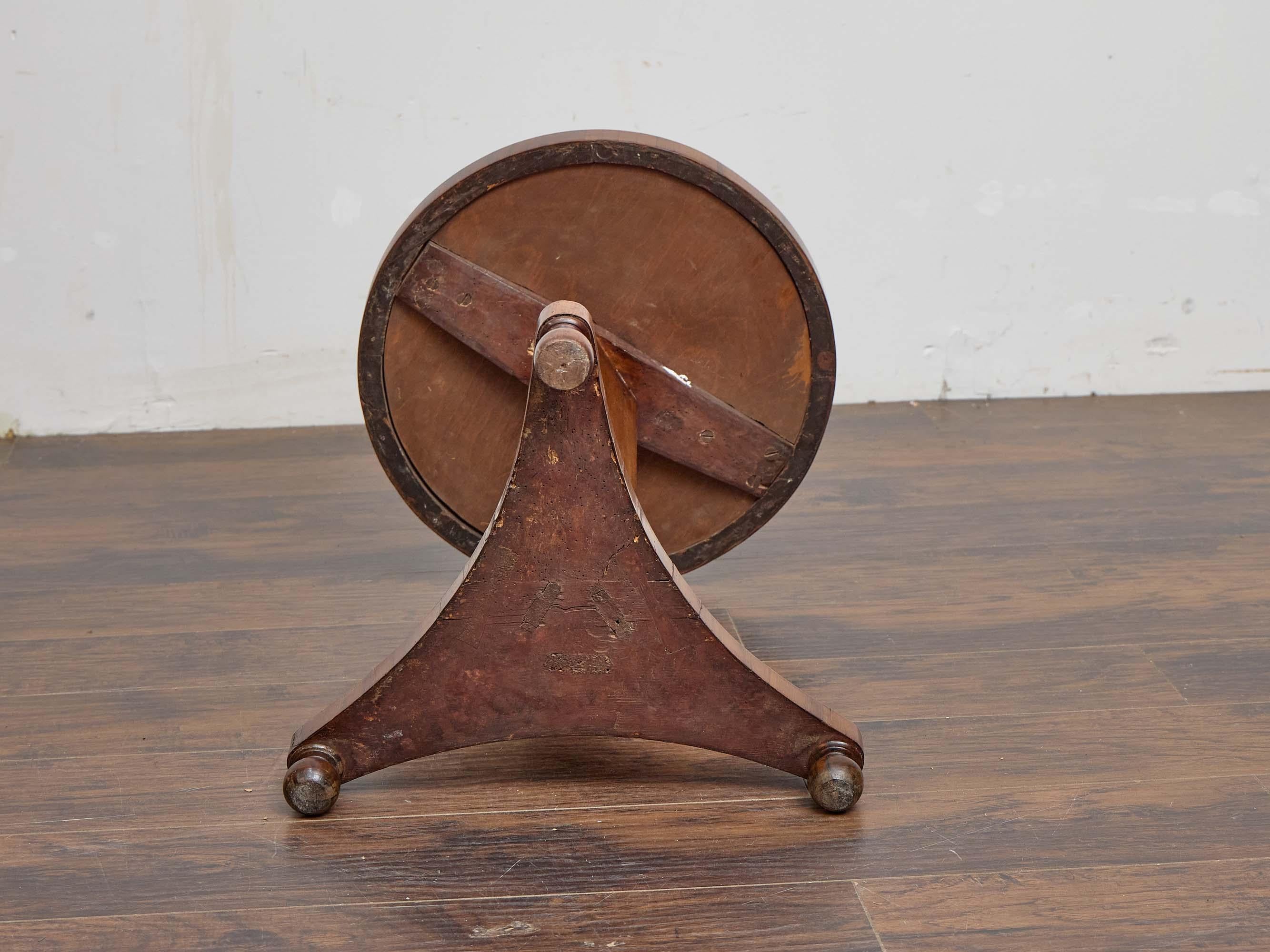 English 19th Century Rosewood Pedestal Table with Triangular Base For Sale 5