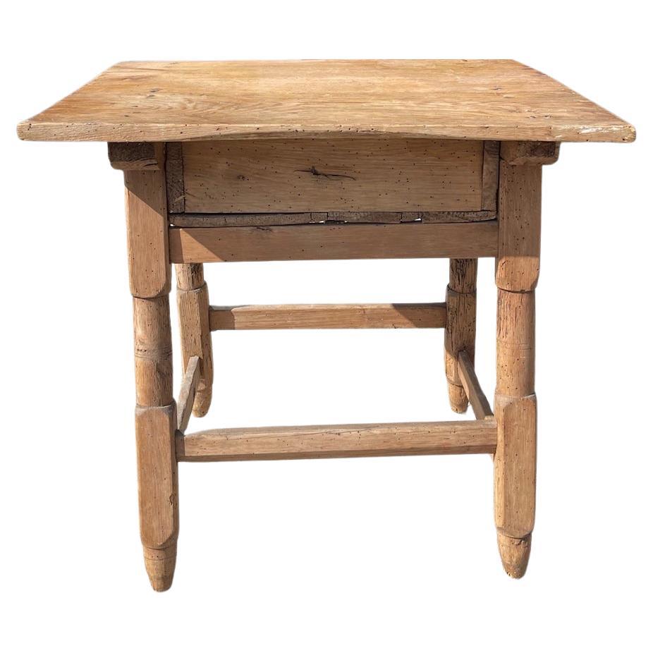 English 19th Century Rustic Pine End Table With One Drawer 4