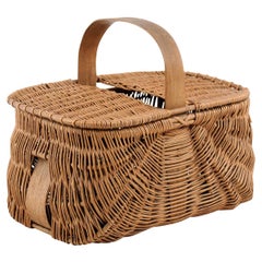 English 19th Century Rustic Wicker Picnic Basket with Removable Lid and Handle