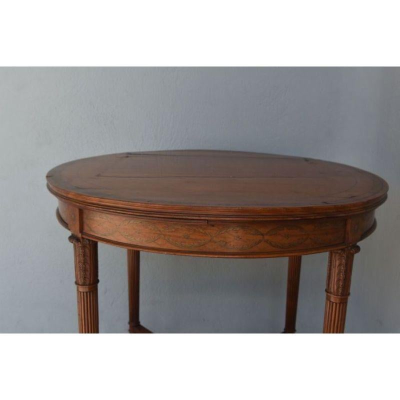 Walnut English 19th Century Satinwood Pedestal Table For Sale
