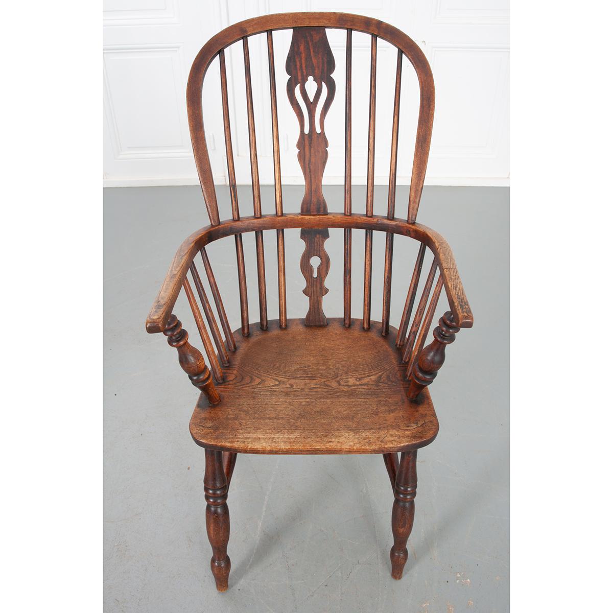 Englischer Satz von 8 Windsor-Sesseln aus Eiche, 19. Jahrhundert im Angebot 7