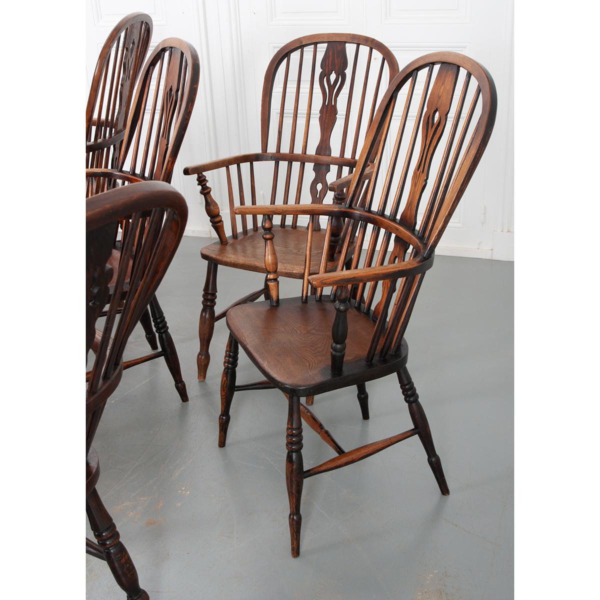 Englischer Satz von 8 Windsor-Sesseln aus Eiche, 19. Jahrhundert im Angebot 1