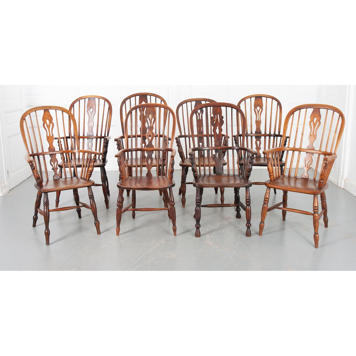 Englischer Satz von 8 Windsor-Sesseln aus Eiche, 19. Jahrhundert im Angebot 4