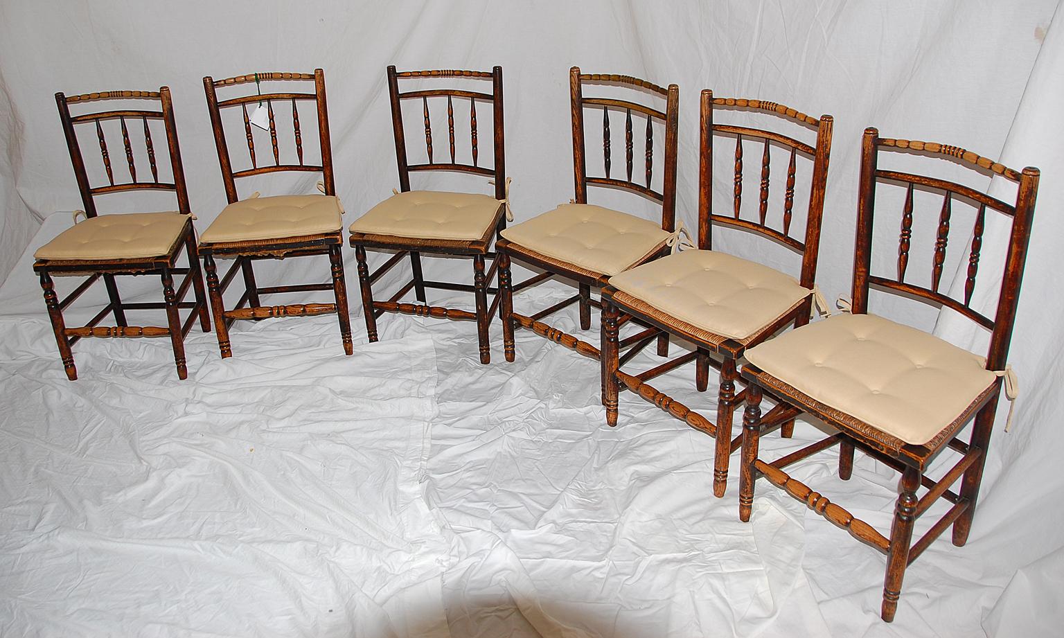 English 19th Century Set of Eight Dales Lancashire Spindleback Dining Chairs 2