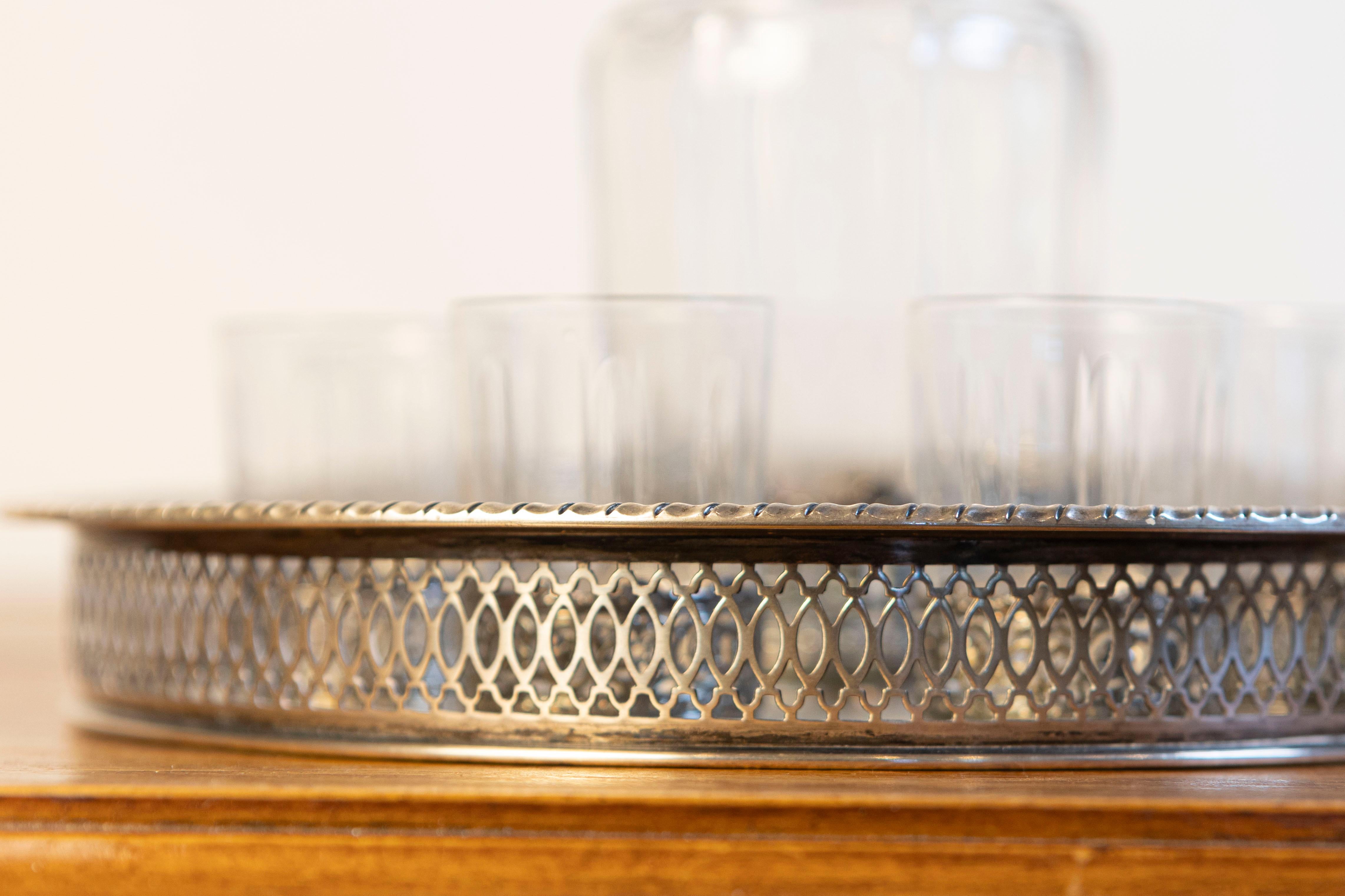 Argento Set di decanter in argento e cristallo del XIX secolo con bicchieri e piatto di portata in vendita
