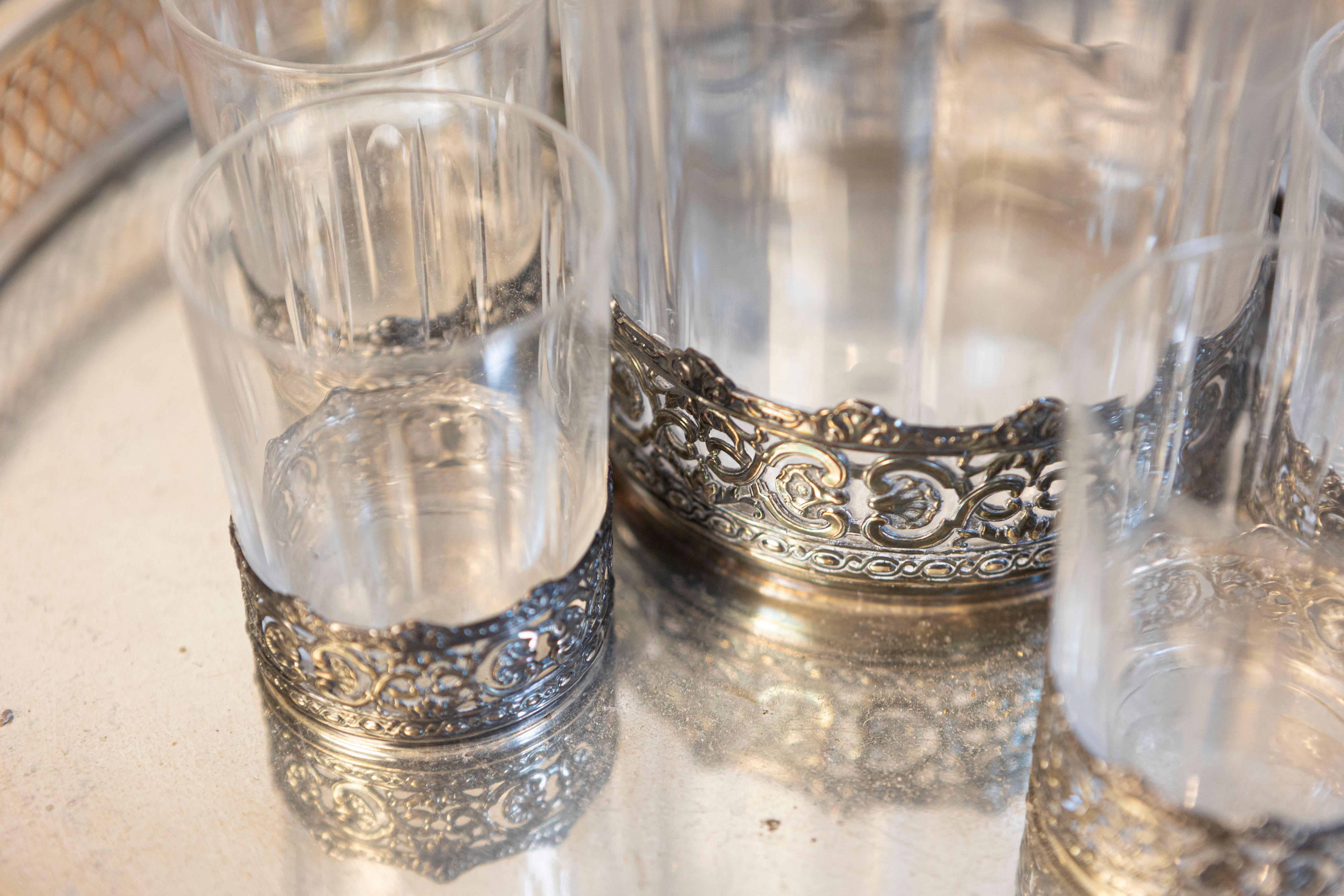 Set di decanter in argento e cristallo del XIX secolo con bicchieri e piatto di portata in vendita 2