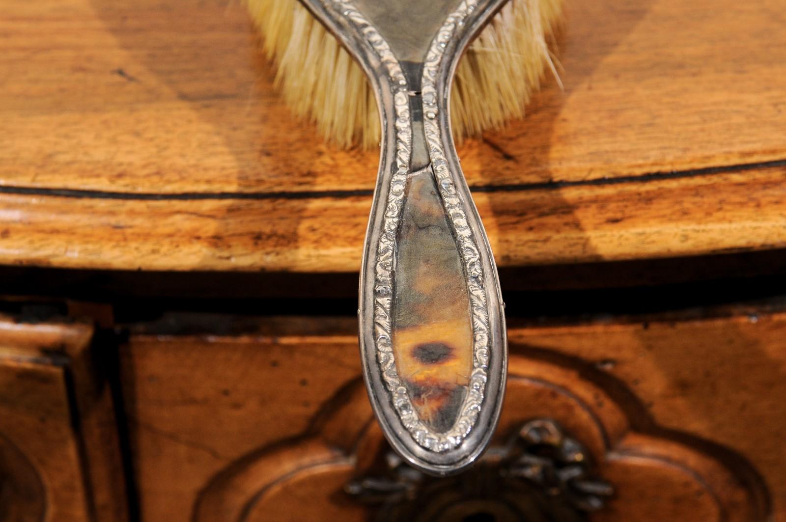 English 19th Century Silver Dressing Table Brush with Lyre and Floral Arabesques In Good Condition For Sale In Atlanta, GA