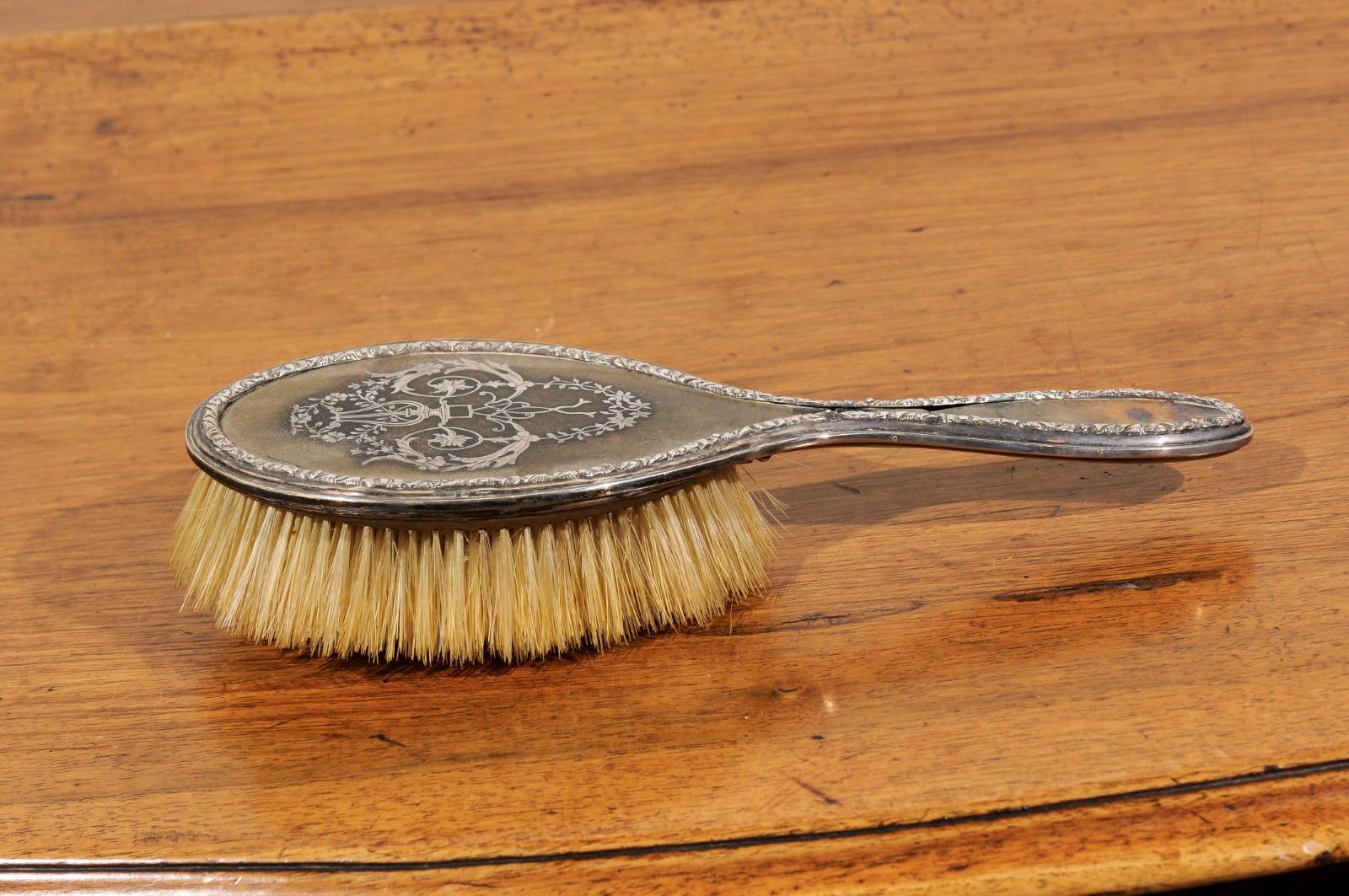 English 19th Century Silver Dressing Table Brush with Lyre and Floral Arabesques For Sale 4