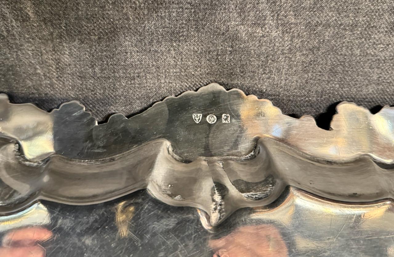 Vassoio da tè inglese in argento del XIX secolo in vendita 4