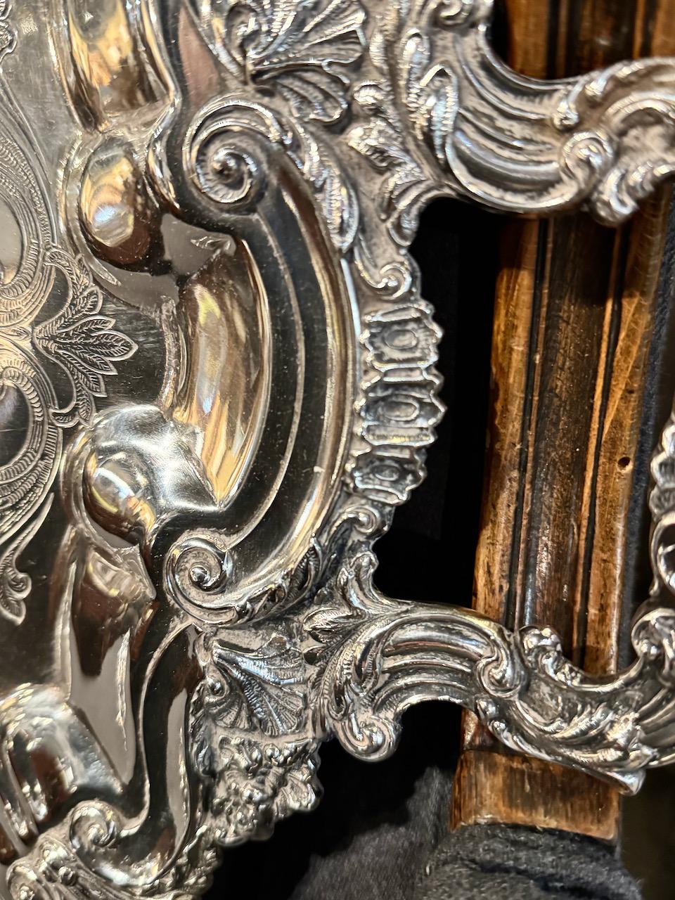 Neorococò Vassoio da tè inglese in argento del XIX secolo in vendita