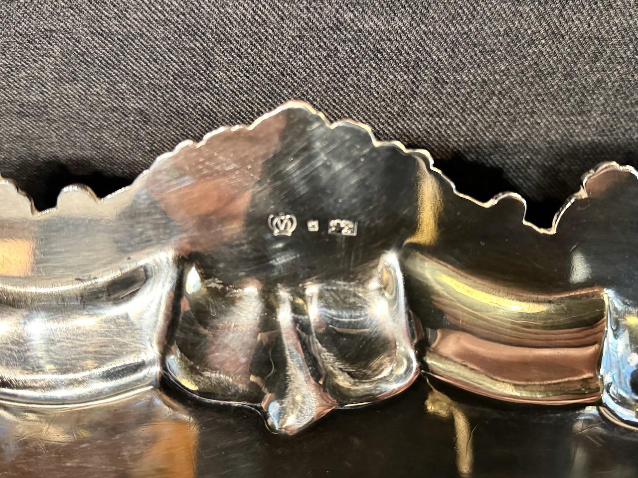 Vassoio da tè inglese in argento del XIX secolo in vendita 3