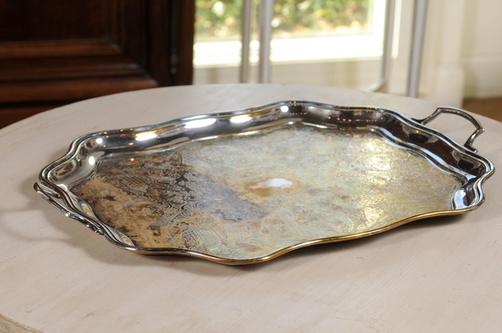 English 19th Century Silver Plate Tray with Chased Décor and Lateral Handles For Sale 7