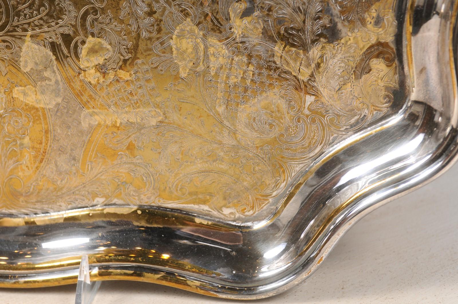 English 19th Century Silver Plate Tray with Chased Décor and Lateral Handles For Sale 3