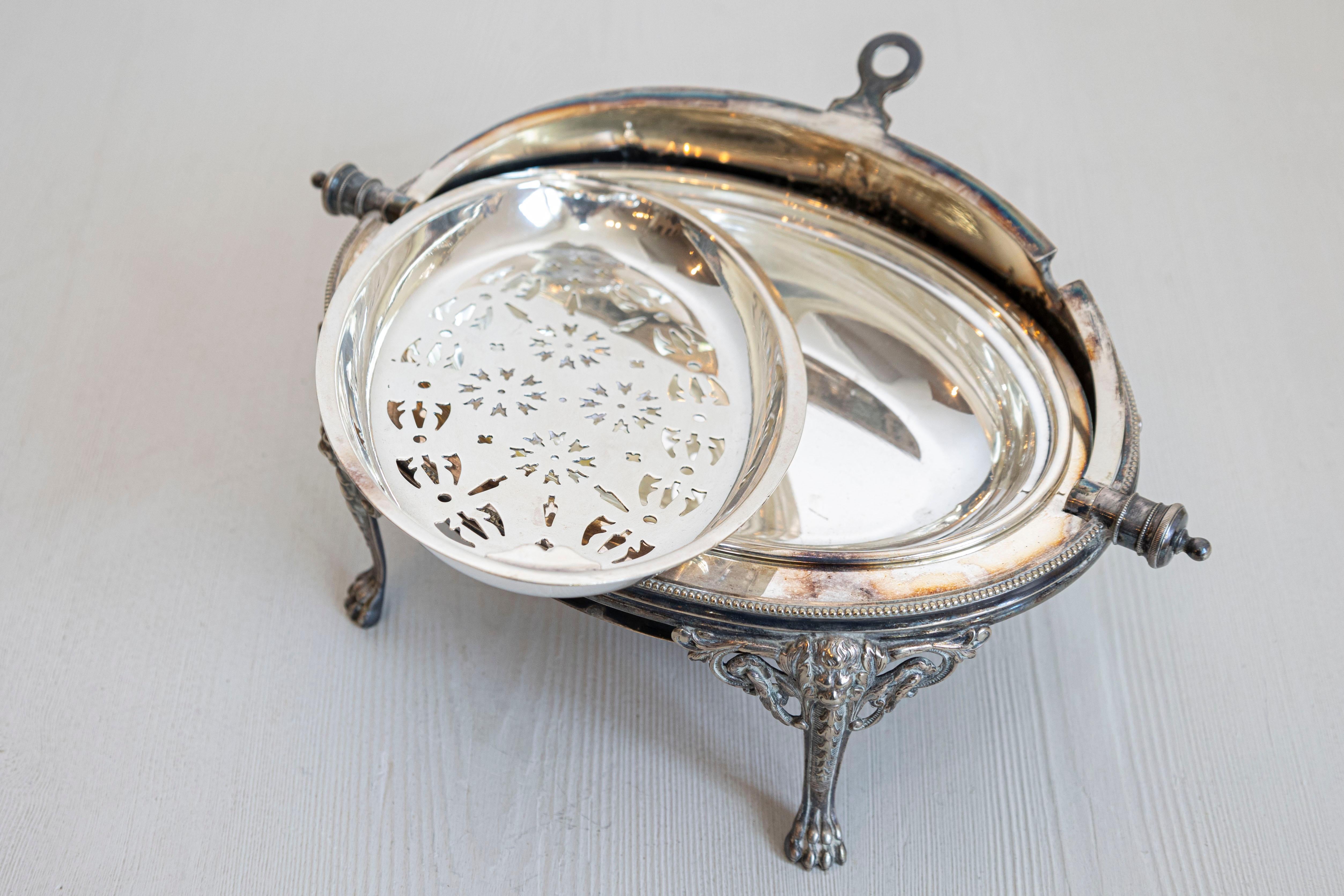 English 19th Century Silver Plated Asparagus Dish Warmer with Cabriole Legs For Sale 4