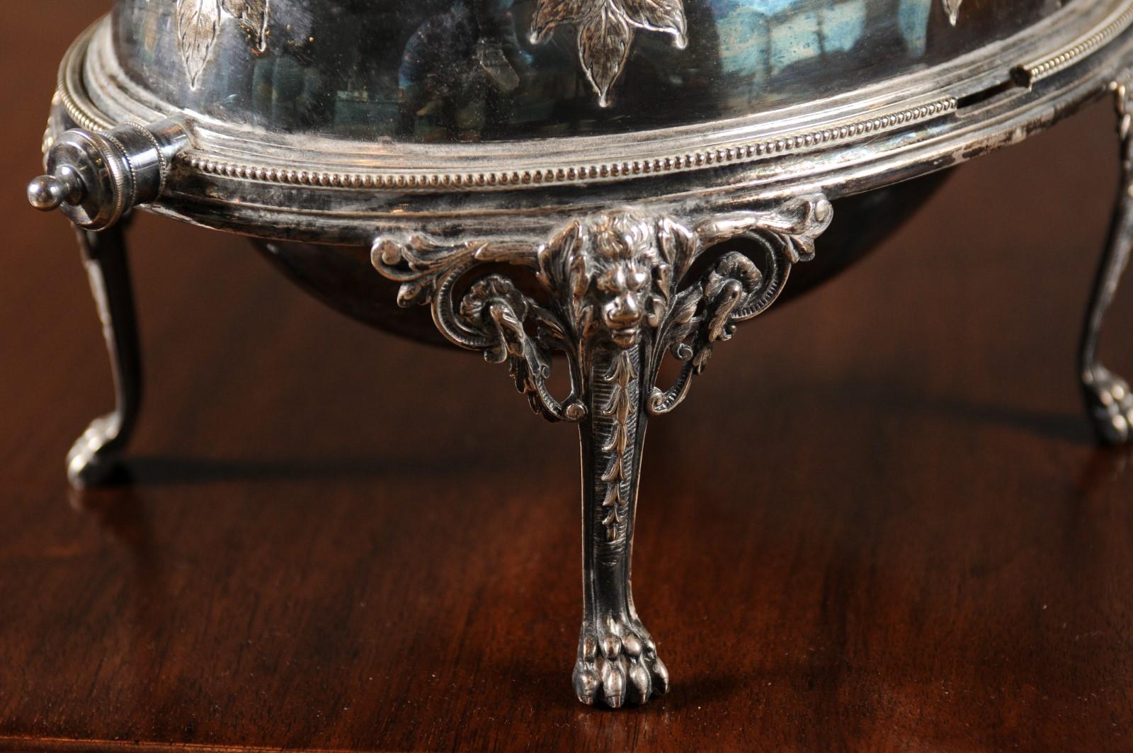 Plaqué argent Plat à asperges anglais du 19ème siècle en métal argenté avec pieds cabriole en vente