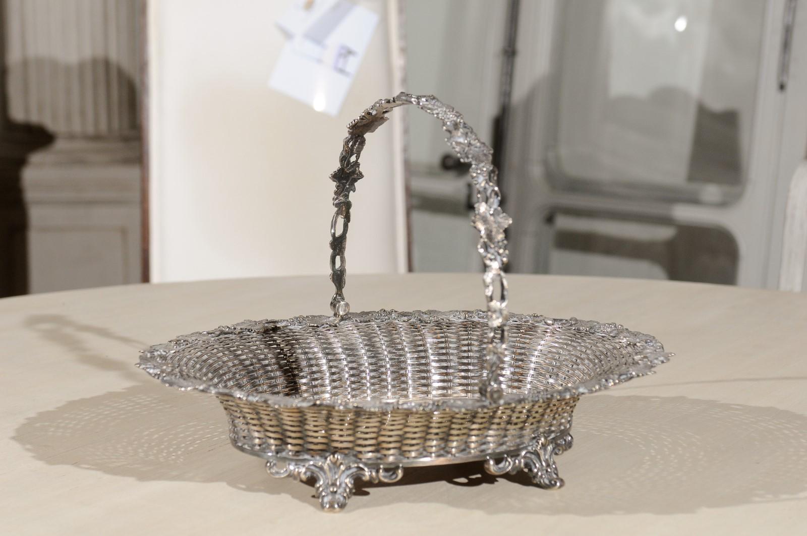 English 19th Century Silver Plated Pierced Bread Basket with Vine and Foliage In Good Condition In Atlanta, GA