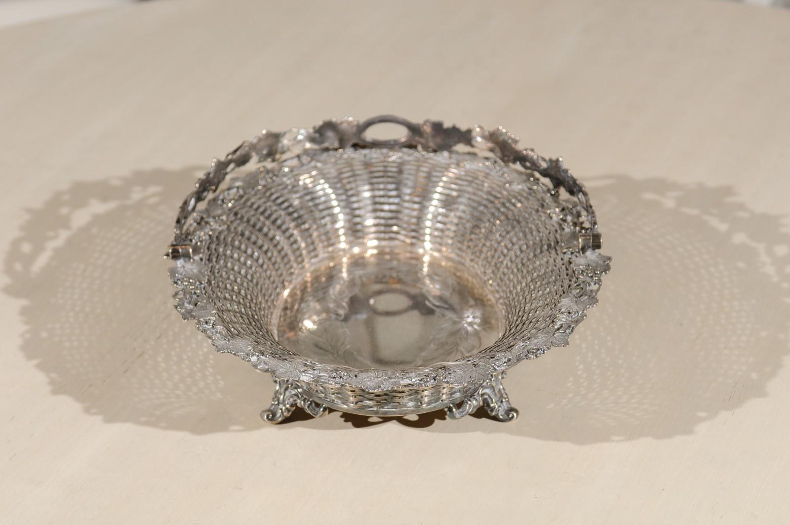 English 19th Century Silver Plated Pierced Bread Basket with Vine and Foliage 3