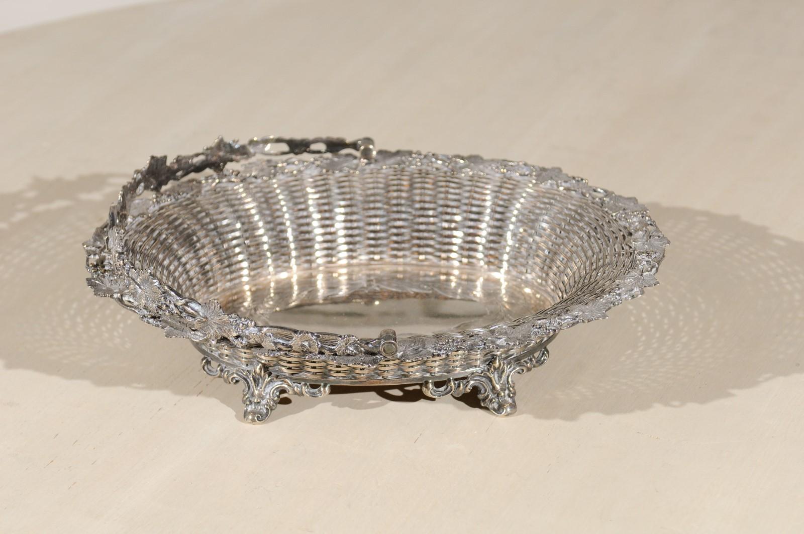 English 19th Century Silver Plated Pierced Bread Basket with Vine and Foliage 4