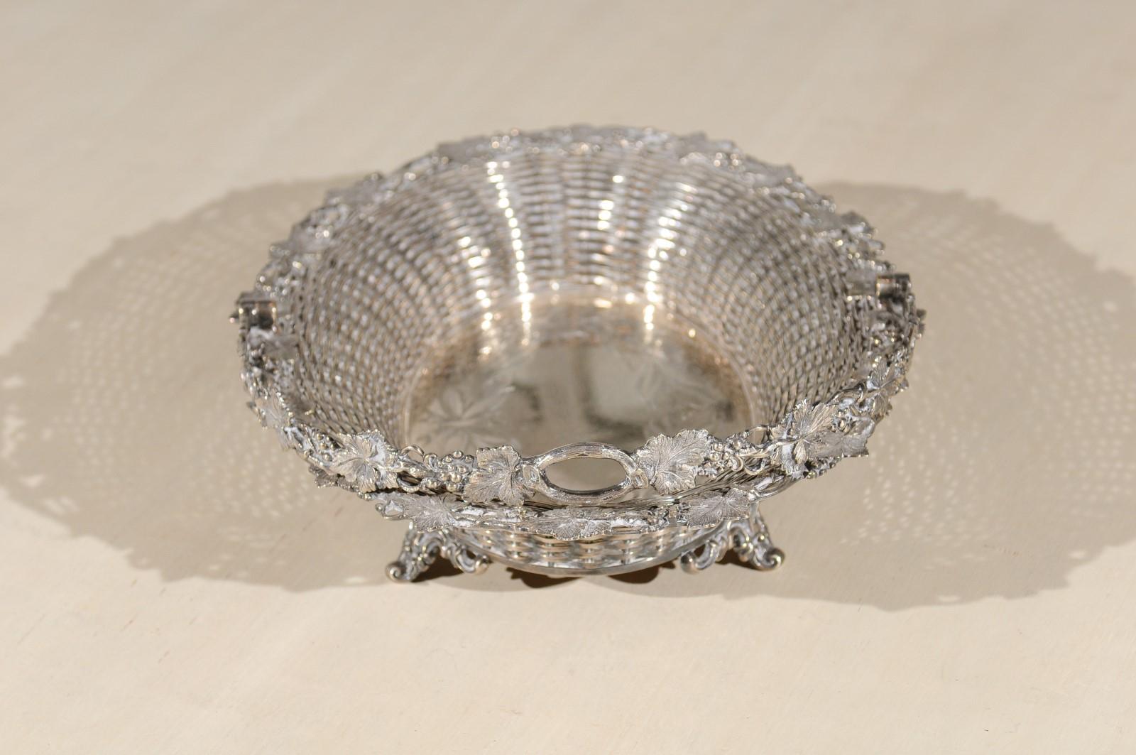 English 19th Century Silver Plated Pierced Bread Basket with Vine and Foliage 5