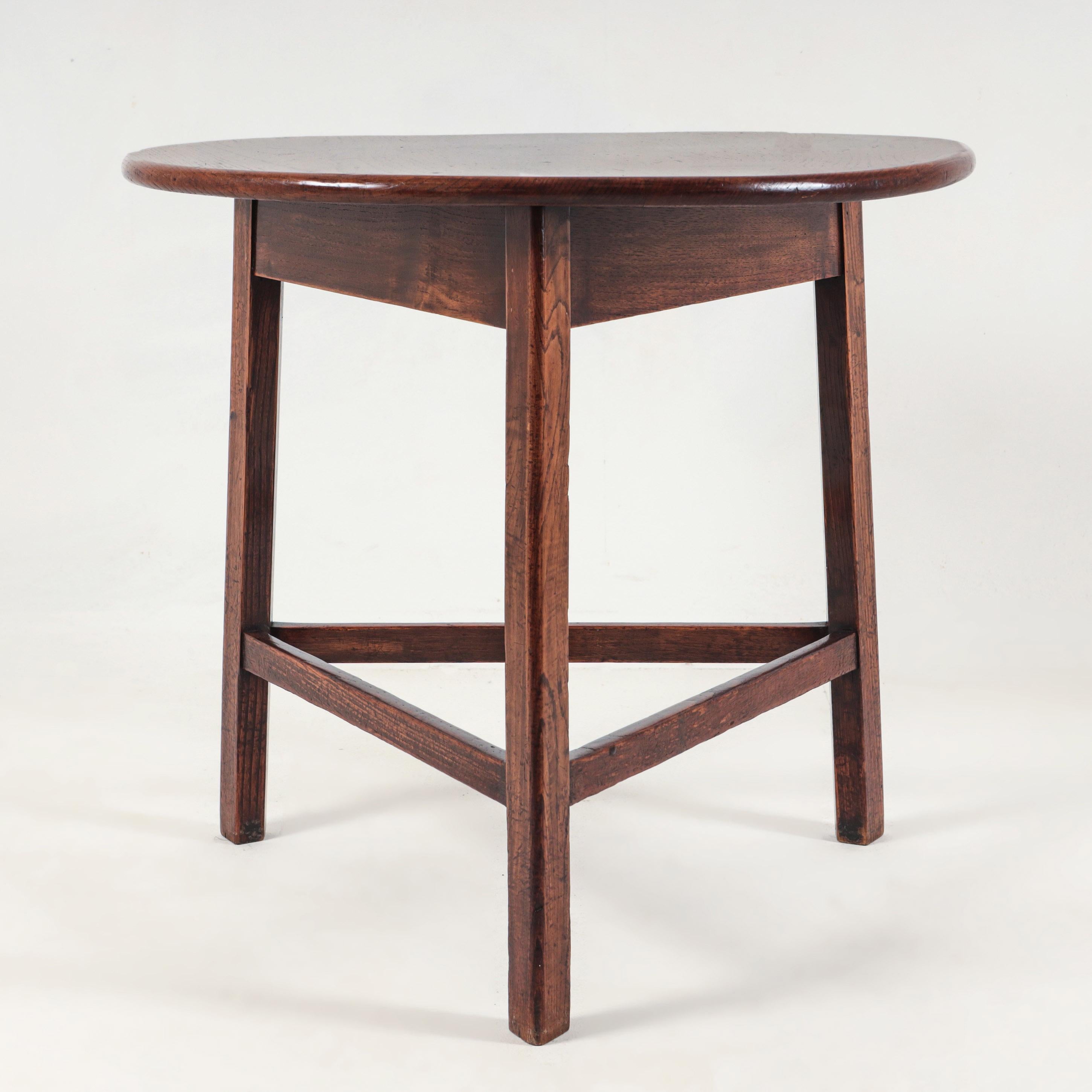 Table de cricket en orme du 19e siècle (Angleterre) État moyen - En vente à Pease pottage, West Sussex