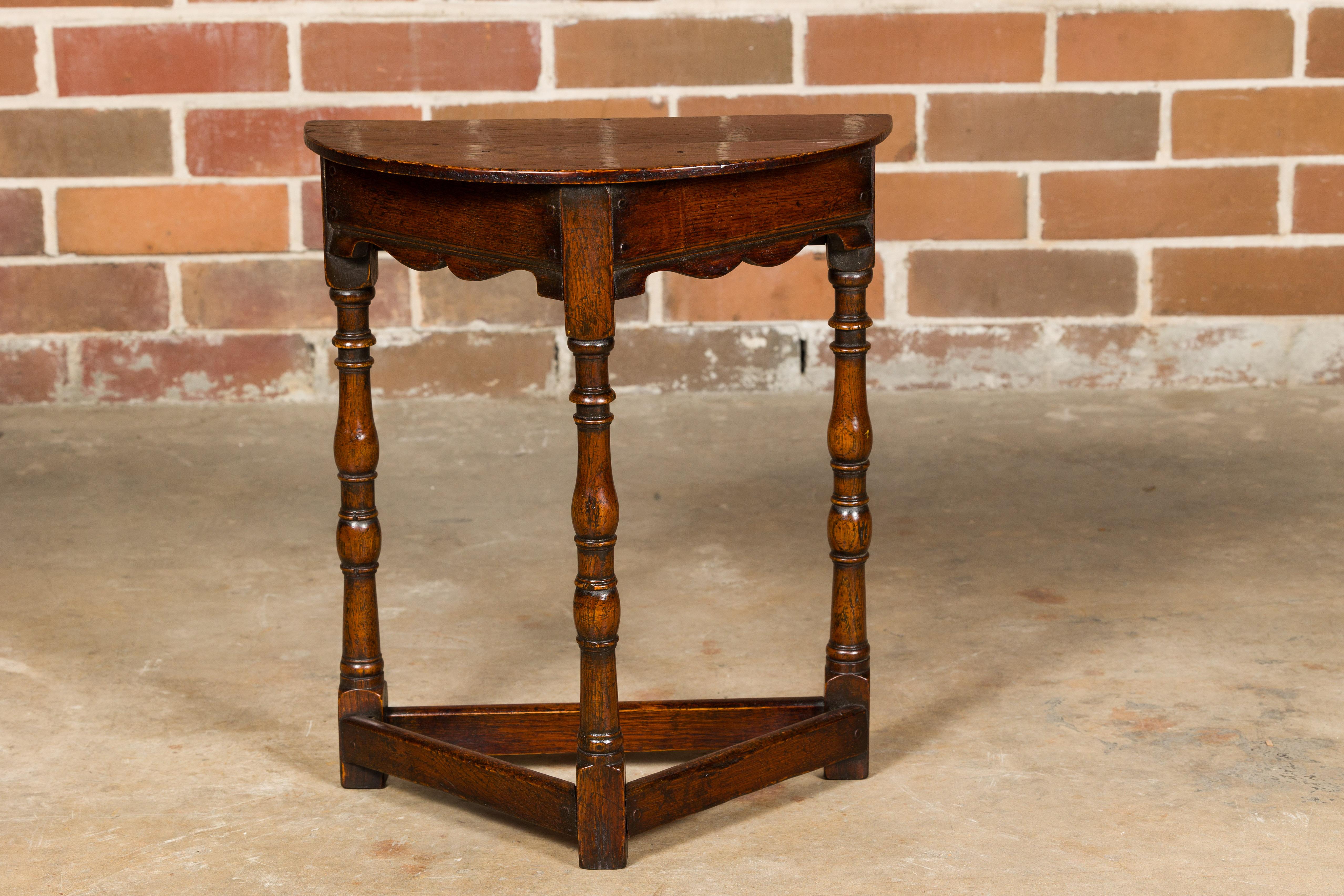 English 19th Century Small Oak Demi-Lune Table with Turned Legs and Carved Apron 5