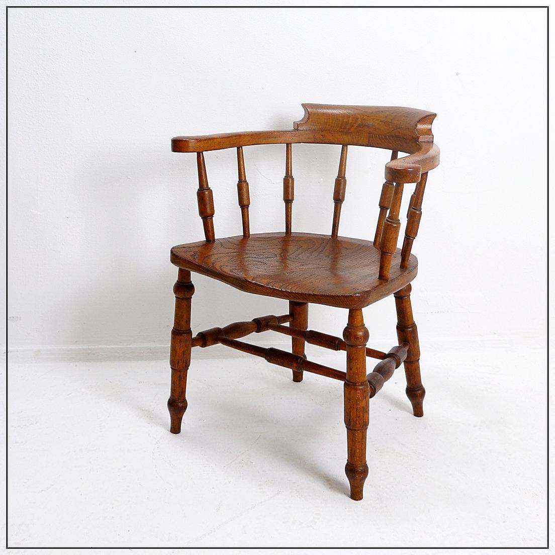English 19th Century Smokers Bow Chair - Elm Wood For Sale 6