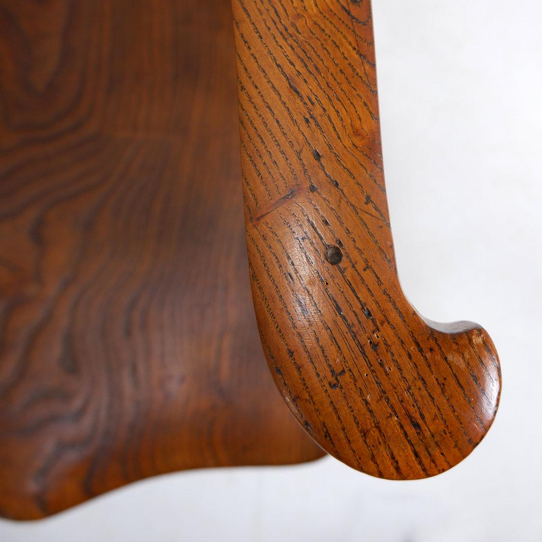 English 19th Century Smokers Bow Chair - Elm Wood For Sale 7