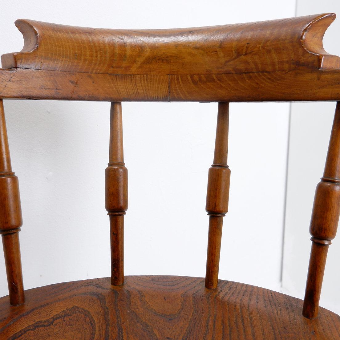 English 19th Century Smokers Bow Chair - Elm Wood For Sale 11
