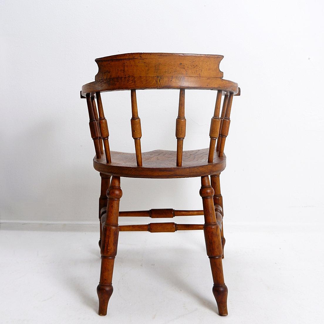 English 19th Century Smokers Bow Chair - Elm Wood For Sale 1