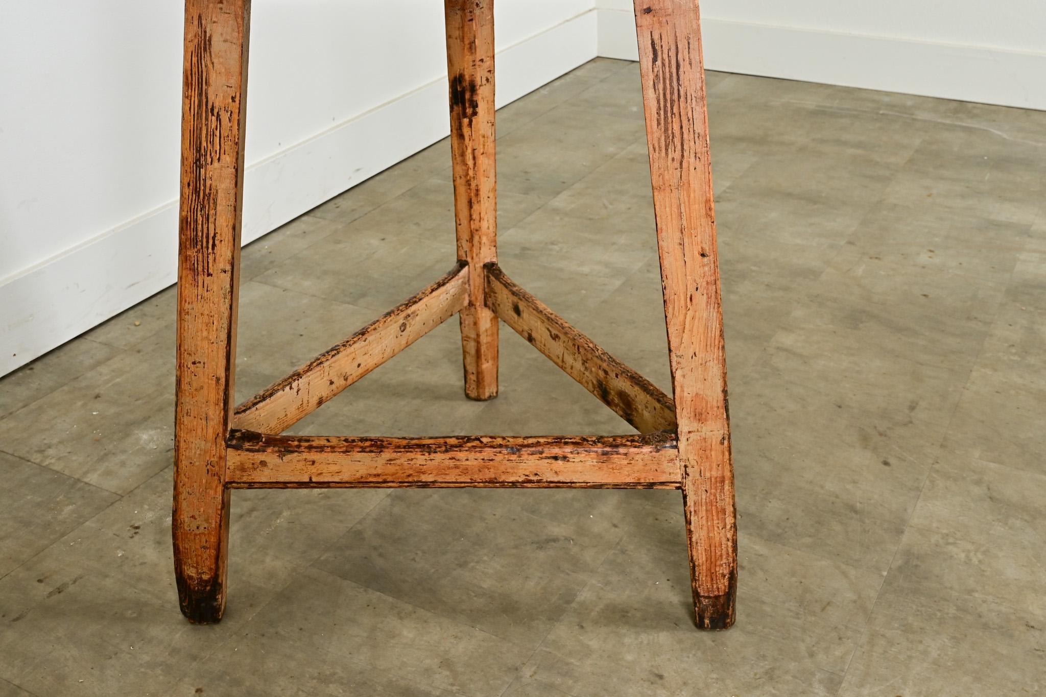 Sculpté à la main Table de criquet anglaise du 19ème siècle en pin massif en vente