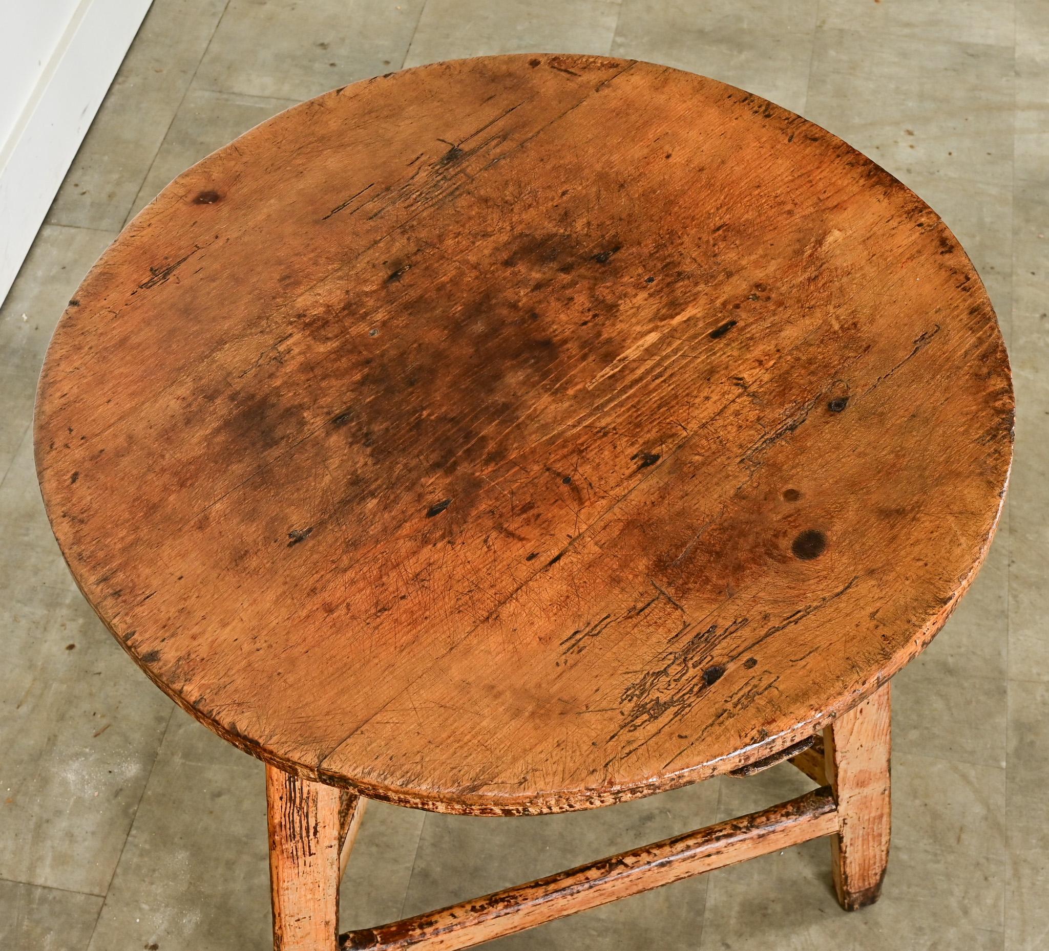 Table de criquet anglaise du 19ème siècle en pin massif Bon état - En vente à Baton Rouge, LA