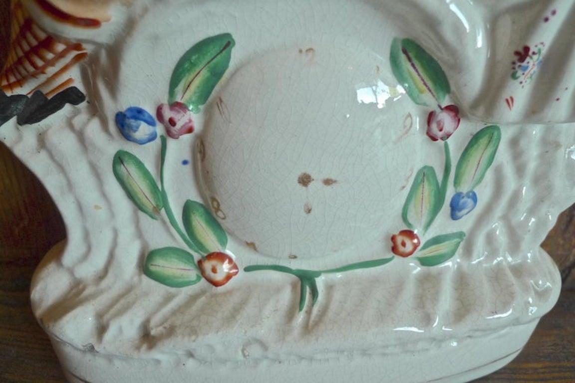 Englische Staffordshire Porzellanfigur des Bonnie Prince Charles aus dem 19. im Zustand „Starke Gebrauchsspuren“ im Angebot in Santa Monica, CA
