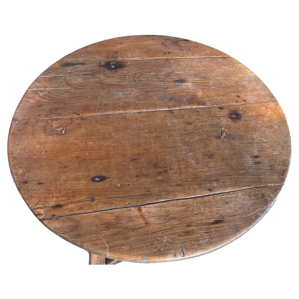 English 19th Century Stained Pine Cricket Table With a Lower Shelf In Distressed Condition For Sale In Santa Monica, CA