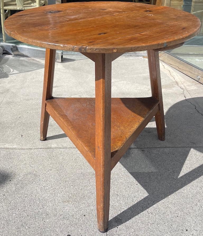 English 19th Century Stained Pine Cricket Table With a Lower Shelf For Sale 5