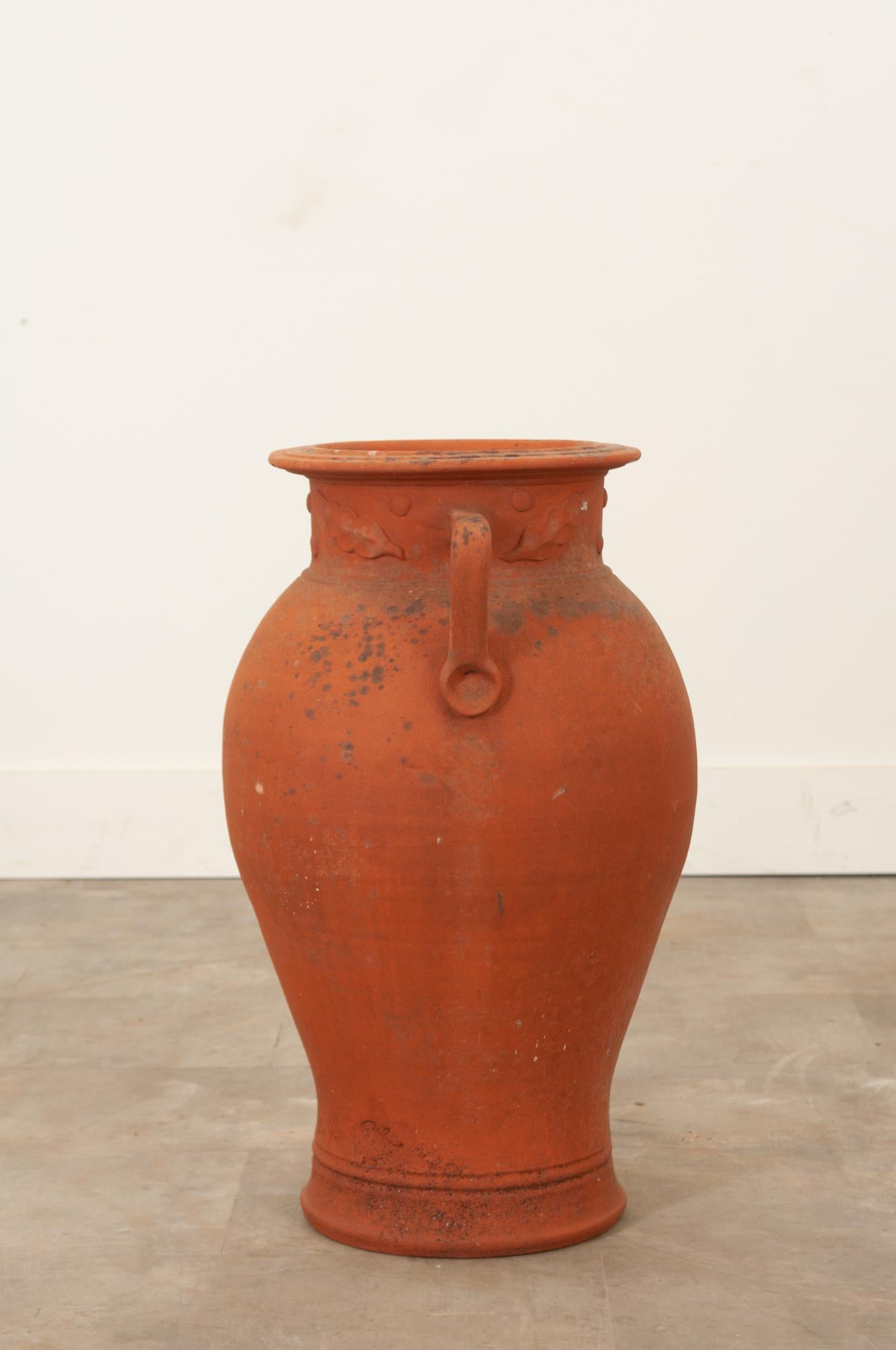English 19th Century Terracotta Urn In Good Condition For Sale In Baton Rouge, LA
