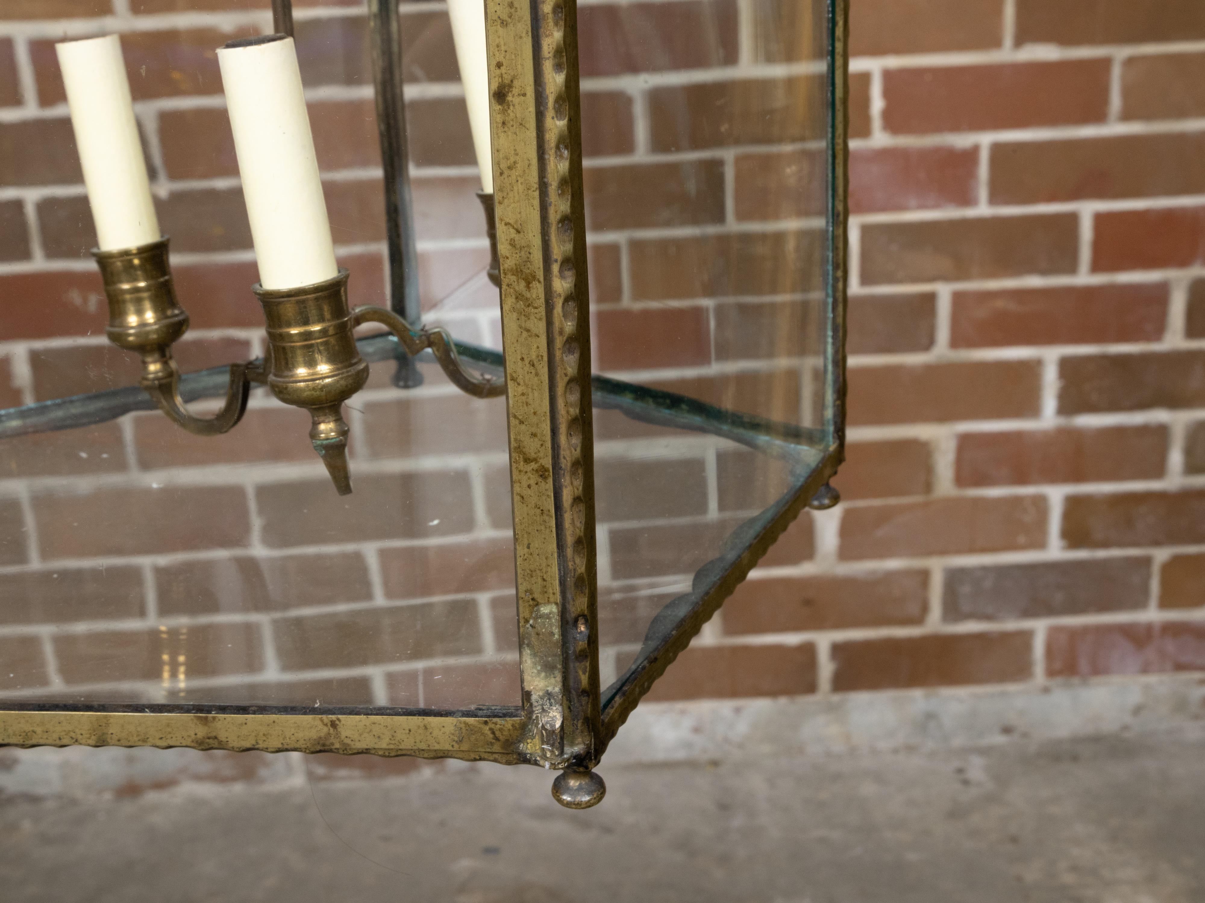 Linterna inglesa de bronce de tres luces del siglo XIX con paneles de cristal, cableada en EE.UU. en venta 7