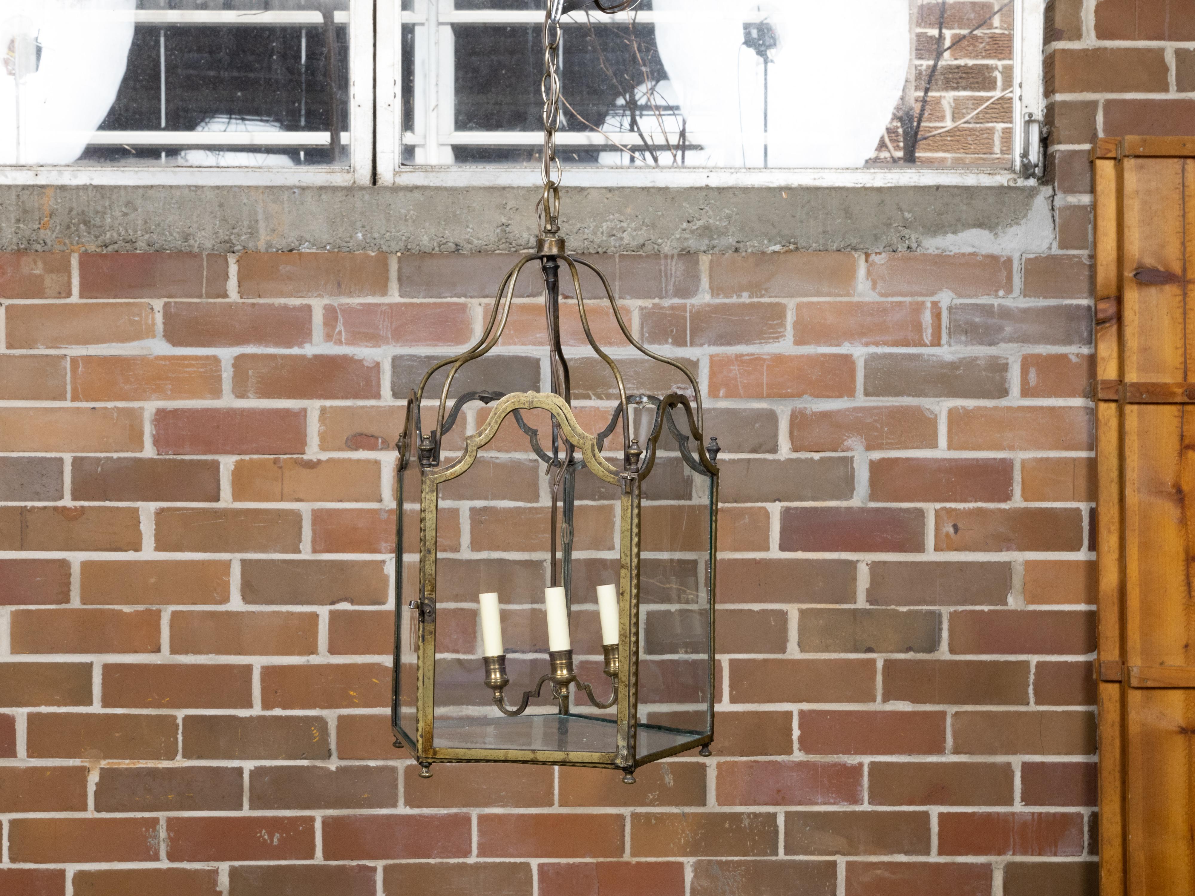 Linterna inglesa de bronce de tres luces del siglo XIX con paneles de cristal, cableada en EE.UU. en venta 10