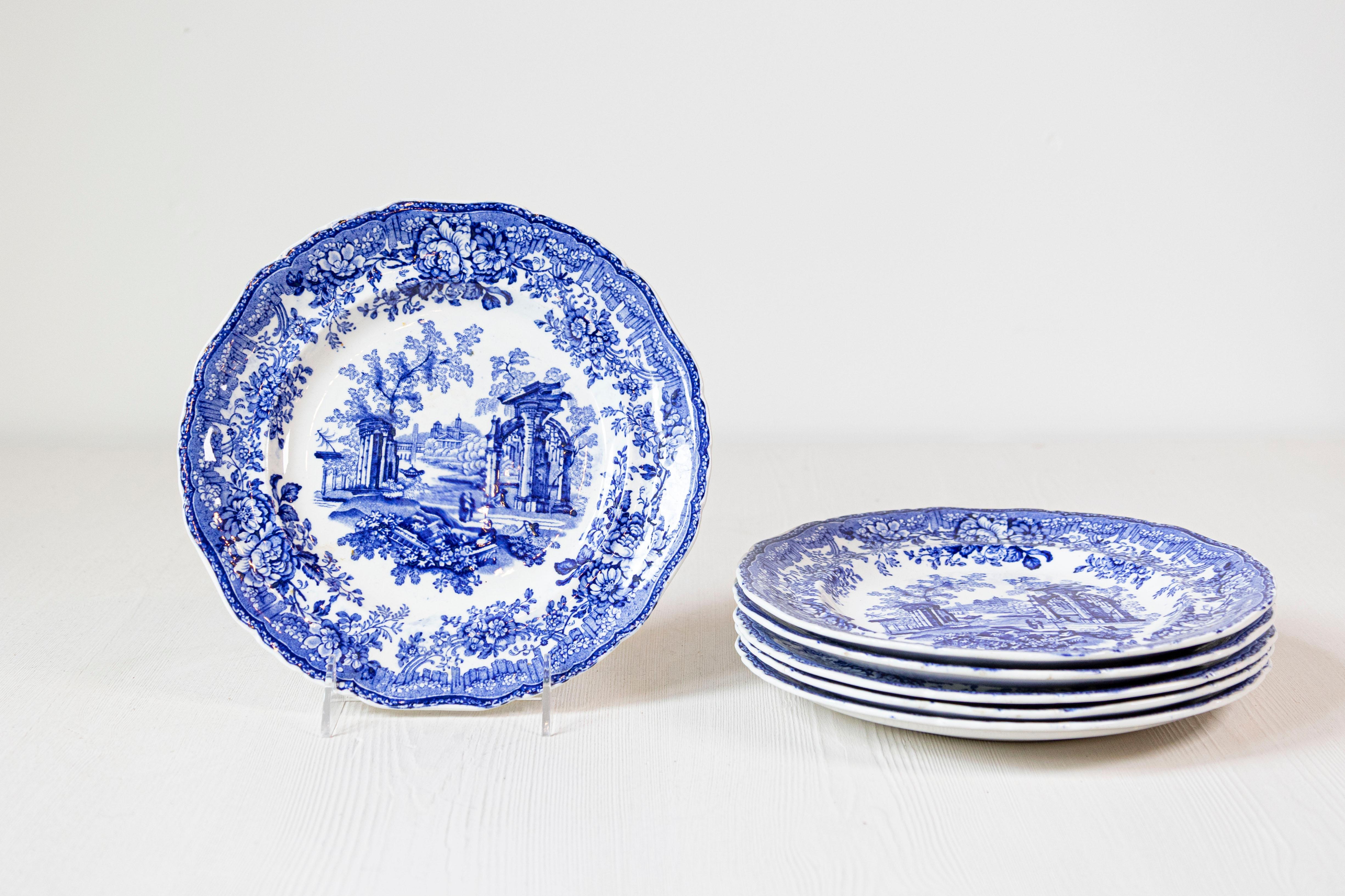 English 19th Century Transfer Blue and White Plates with Ruins and Floral Décor In Good Condition For Sale In Atlanta, GA
