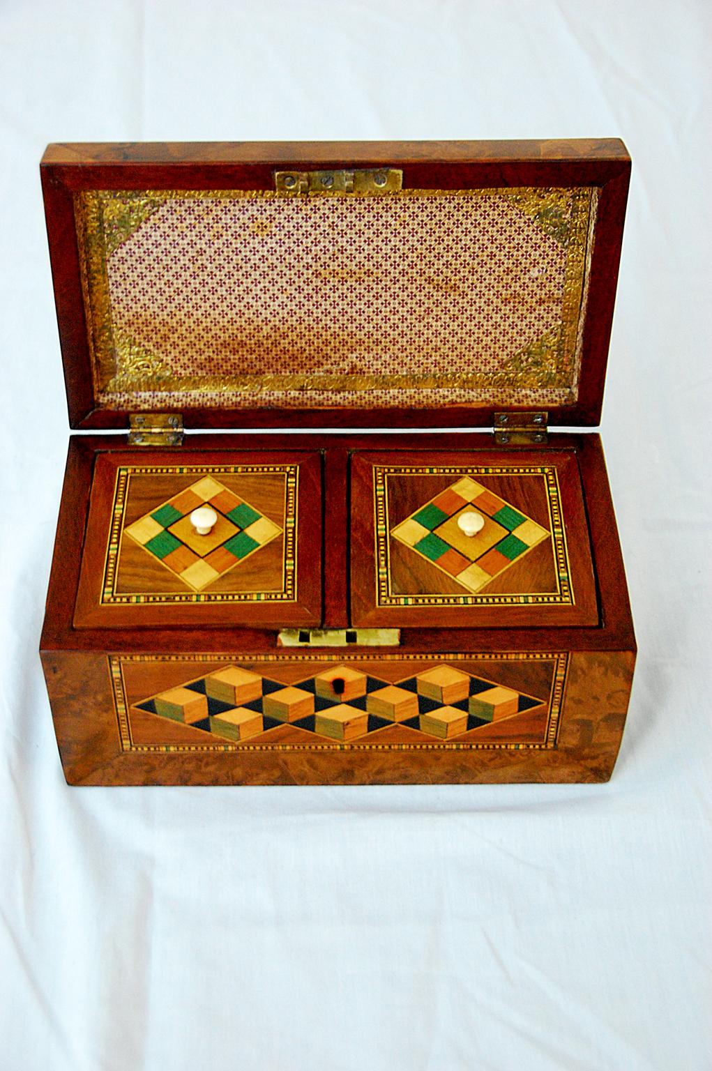 English 19th Century Trinity House Tea Caddy Ship and Perspective Cube Inlay In Good Condition In Wells, ME
