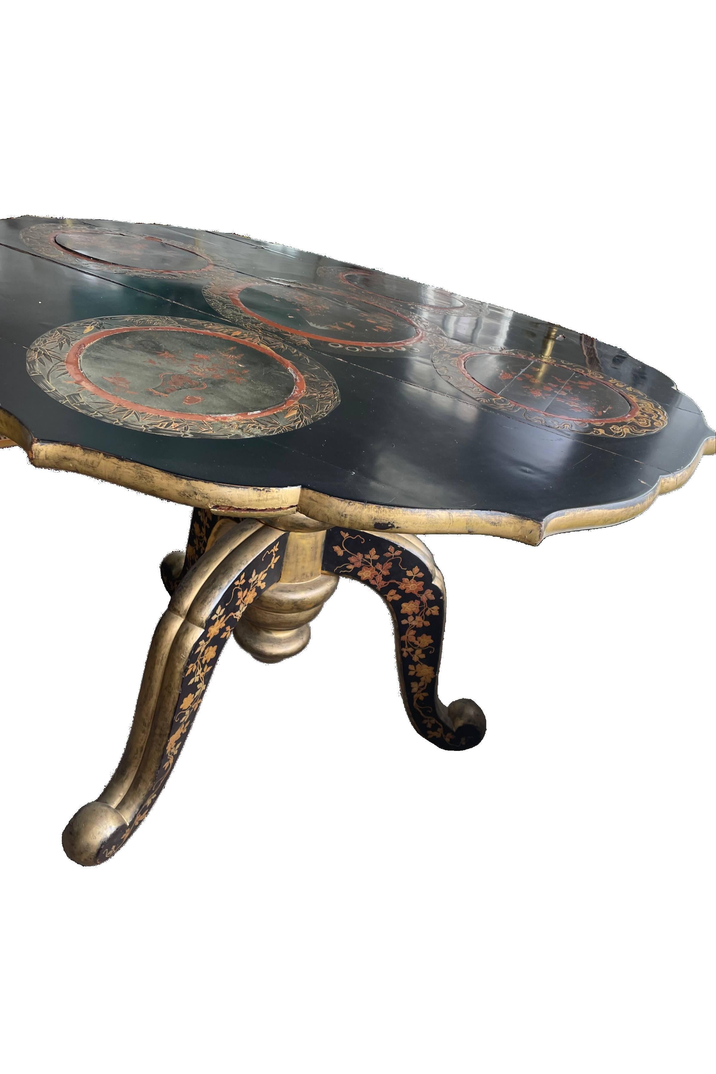 Chinoiserie English 19th Century Tripod Base Lacquered Center Hall Table For Sale
