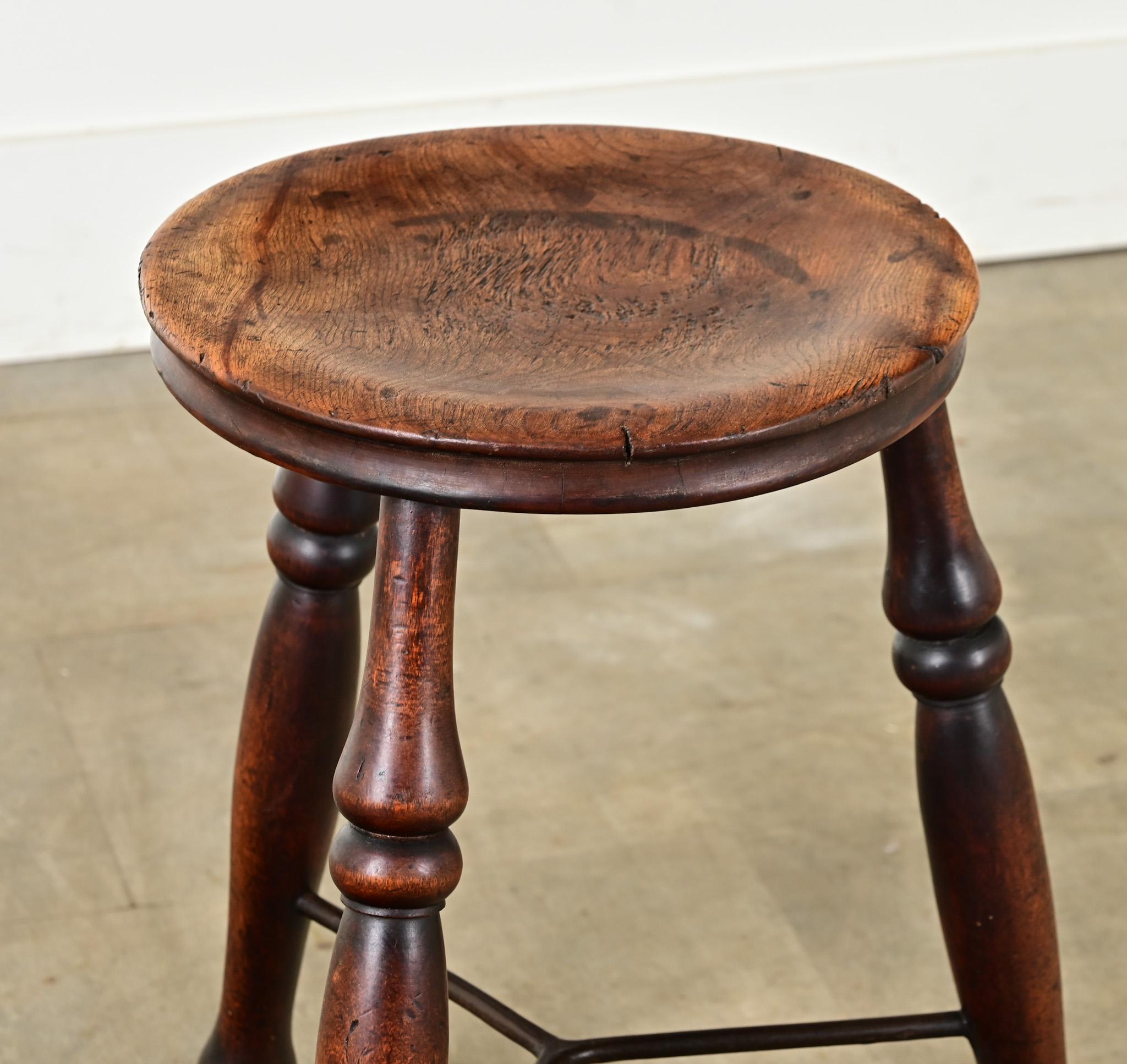 Tabouret anglais en noyer tourné du 19ème siècle Bon état - En vente à Baton Rouge, LA