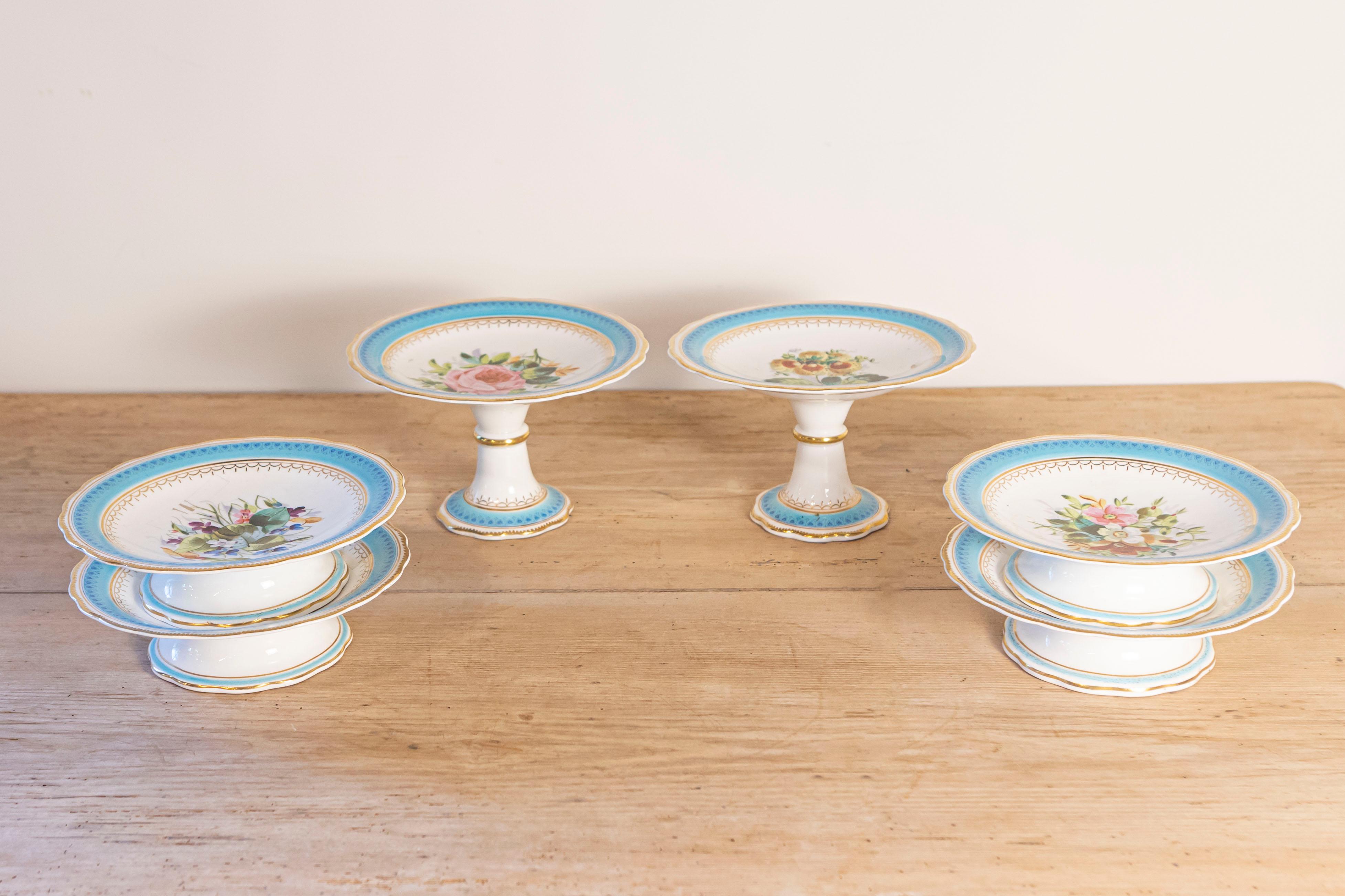Anglais Plat de service anglais du 19ème siècle peint à la fleurs turquoise et blanche en vente
